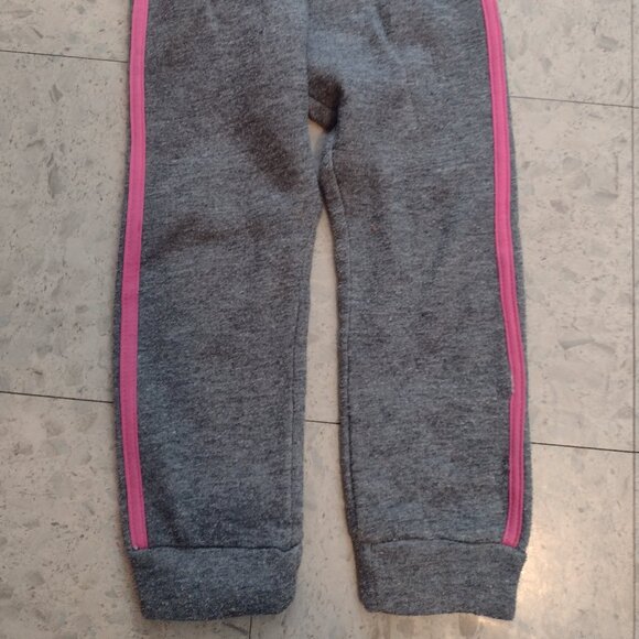 Three pairs of long pants and one pair of pretty pink shorts, size 2T and 3T - Picture 6 of 13